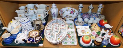 Lot 2040 - Decorative household effects, to include...