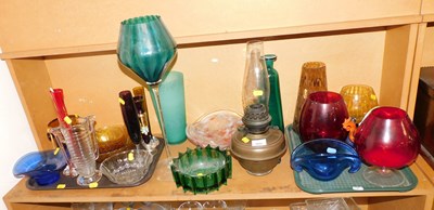 Lot 2002 - A group of coloured glassware, to include a...