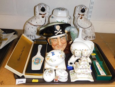 Lot 2105 - A group of ceramics, to include a Royal...
