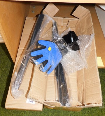 Lot 2028 - Two boxed dog grooming kits.