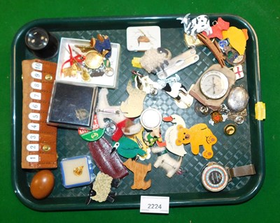 Lot 2224 - Trinkets, collectables, etc., to include a...