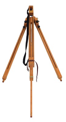 Lot 823 - A Daler Rowney pale beech artist's easel,...