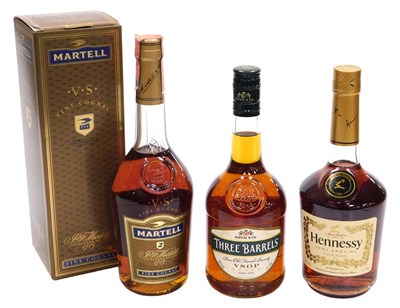 Lot 122 - A bottle of Martell VS Fine Cognac, 70cl,...