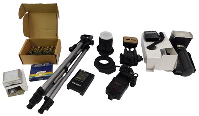 Lot 139 - Cameras and optical related equipment, to...