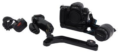 Lot 142 - A Minolta Dynax 800SI camera, together with...