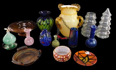 Lot 157 - A group of glassware, to include a blue glass...