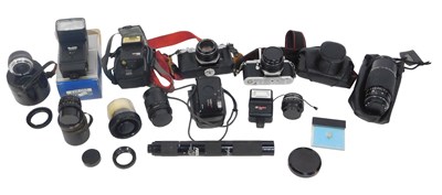 Lot 167 - A group of cameras and optical related items,...