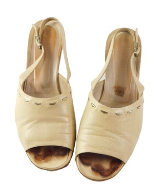 Lot 122 - A pair of Kurt Geiger cream leather sandals,...