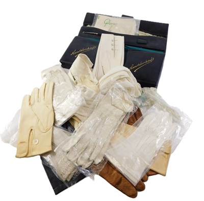 Lot 135 - A collection of ladies evening gloves, to...