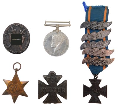 Lot 286 - A WWII 1939-45 War Medal and 1939-45 Star, ...