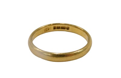 Lot 51 - A 22ct gold wedding band, of plain design, 3mm...