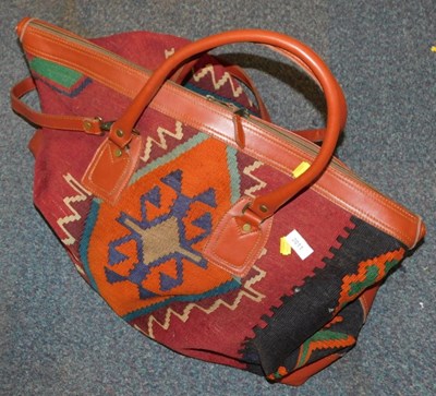 Lot 2011 - A large carpet bag.
