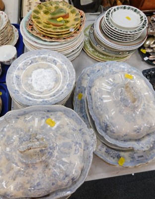Lot 2088 - Ceramics, including part dinner service, blue...