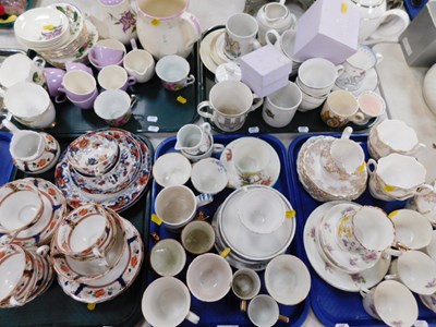 Lot 2098 - Teawares, including cups and saucers, tea and...