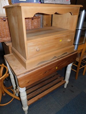 Lot 1007 - A drop leaf pine kitchen table, with a frieze...