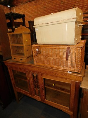 Lot 1039 - A pine dresser top, together with a painted...