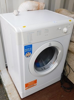 Lot 1077 - An Indesit 7kg tumble dryer, IDV75.