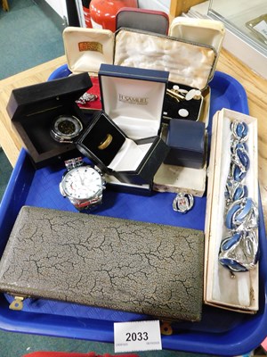 Lot 2033 - A quantity of costume jewellery, comprising...