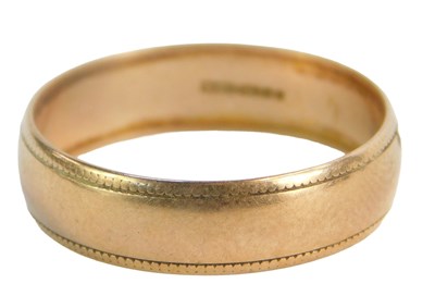 Lot 252 - A 9ct gold wedding band, with patterned border,...