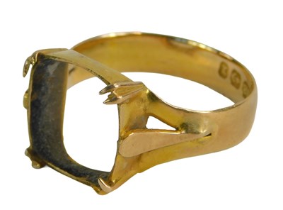 Lot 232 - An 18ct gold single stone ring mount, 3.2g.