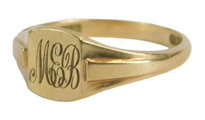 Lot 214 - A 9ct gold signet ring, the rectangular panel...