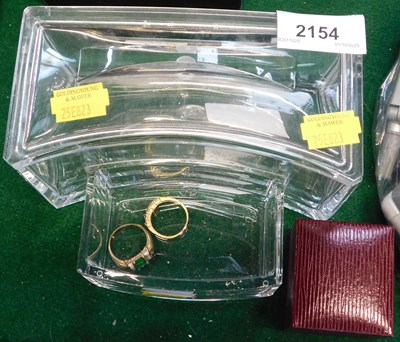 Lot 2154 - A quantity of costume jewellery rings, in a...