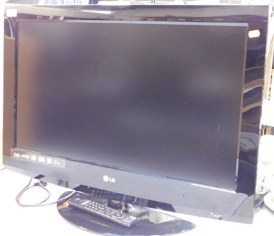 Lot 2201 - An LG flat screen TV, with digital TV built in,...