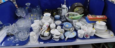 Lot 2060 - Housewares and ceramics, to include a Royal...