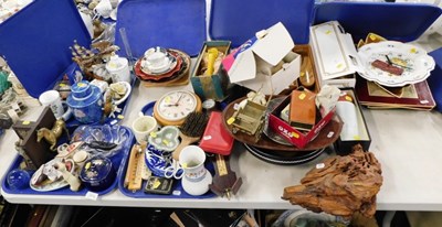 Lot 2112 - Housewares, ceramics, etc., to include an Old...