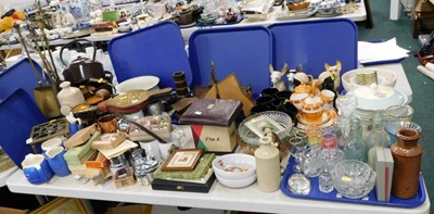 Lot 2118 - Brassware, ceramics, glassware, collectables,...