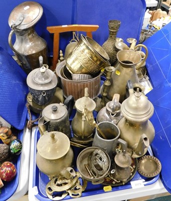 Lot 2173 - Brassware, to include horse brasses, coffee...