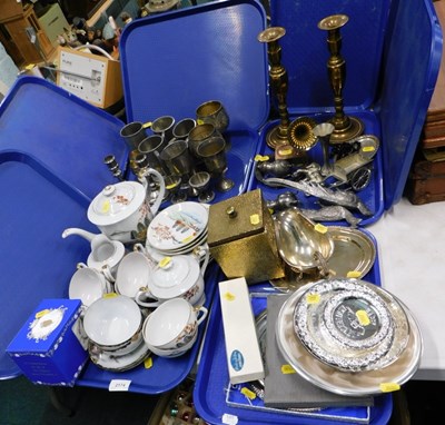Lot 2174 - Mixed collectables, to include brasswares,...