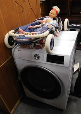 Lot 1523 - A Hisense inverter 10kg washing machine,...
