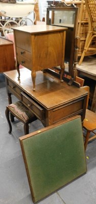 Lot 1527 - An early 20thC oak mirror back dressing table...