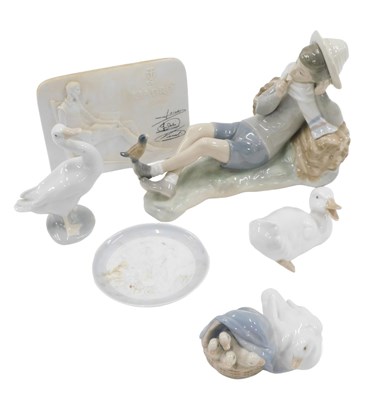 Lot 470 - A collection of Lladro figures, comprising...
