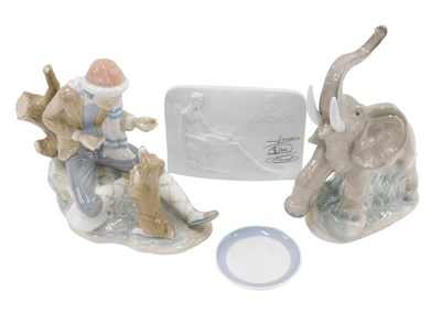 Lot 485 - Lladro and Nao figures, comprising Nao figure...