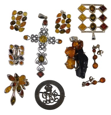 Lot 542 - A small group of imitation amber jewellery,...