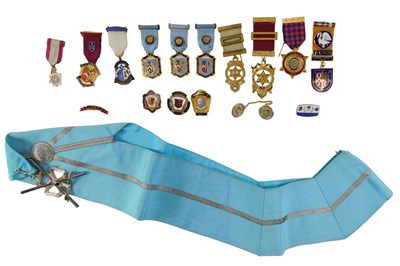 Lot 19 - A group of Masonic jewels and...