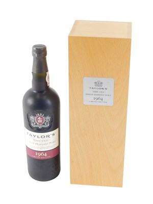 Lot 195 - A Taylor's single harvest port, limited...