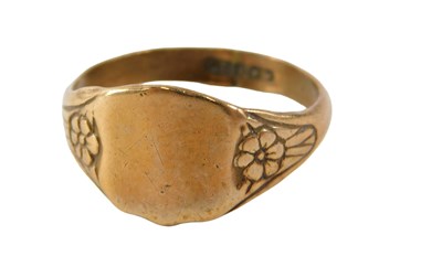 Lot 535 - A signet ring, with plain rectangular shield,...