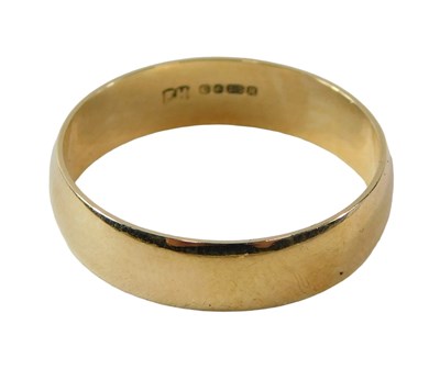 Lot 512 - A 9ct gold wedding band, of plain design, 6mm...