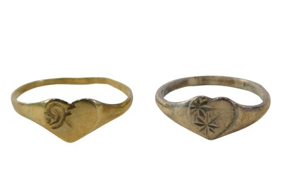 Lot 514 - Two signet rings, comprising a 9ct gold heart...