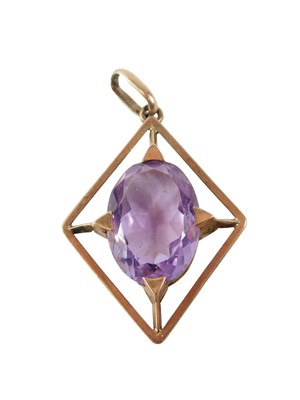 Lot 517 - An amethyst pendant, the oval amethyst in...