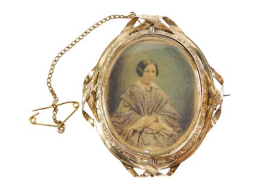 Lot 89 - A Victorian memorial brooch, the oval front...