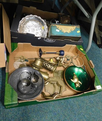 Lot 2074 - A quantity of silver plated and brassware,...