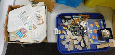 Lot 2194 - Assorted costume jewellery, fifty pence pieces,...