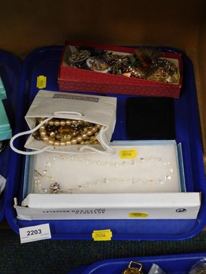 Lot 2203 - Assorted costume jewellery, comprising crystal...
