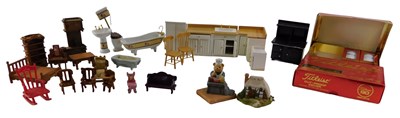 Lot 736 - A quantity of doll's house furniture, various...
