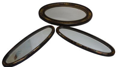 Lot 776 - An early 20thC oval wall mirror, with bevelled...