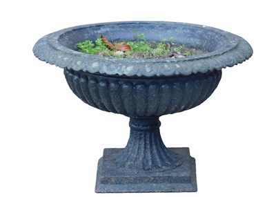 Lot 765 - A Victorian style Handyside type garden urn,...